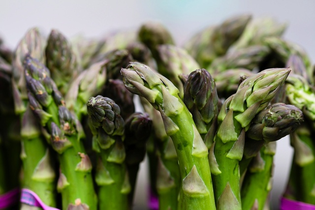 This Week's Food & Dining: Asparagus for mama